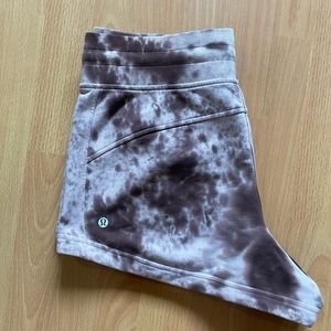 lululemon inner glow shorts